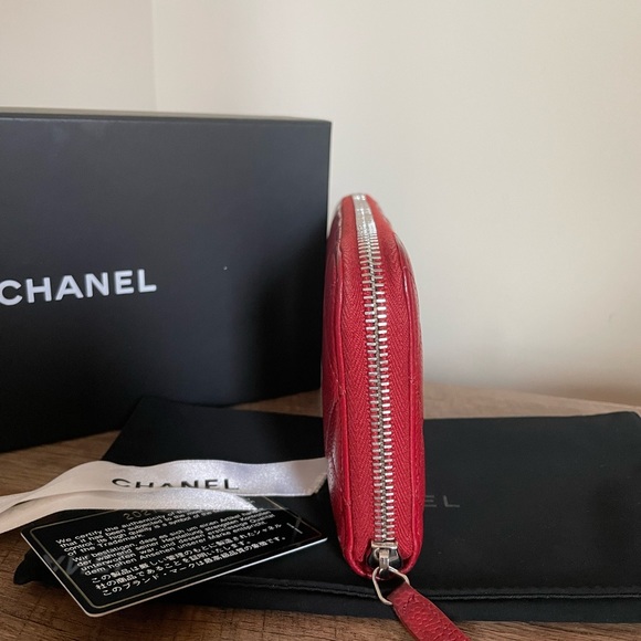 Authentic Chanel zippy caviar wallet - Picture 6 of 16
